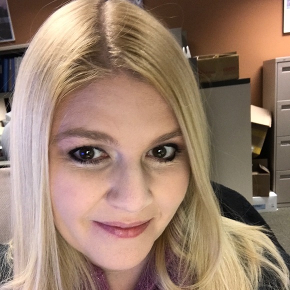 Meet your Posher, Amanda - Picture 2 of 2